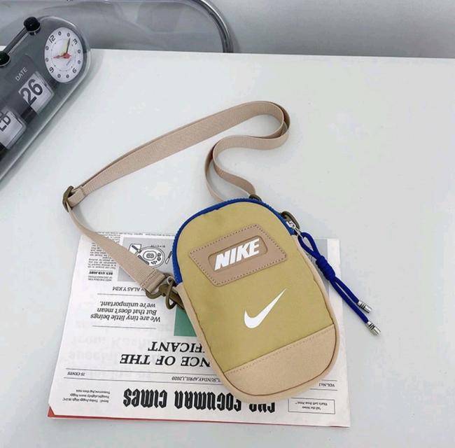 กระเป๋าสะพายข้าง Nike  3