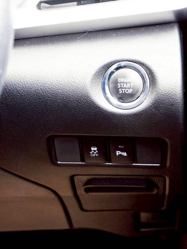 Toyota Yaris ativ 1.2 E สีดำ ปี 2018 17