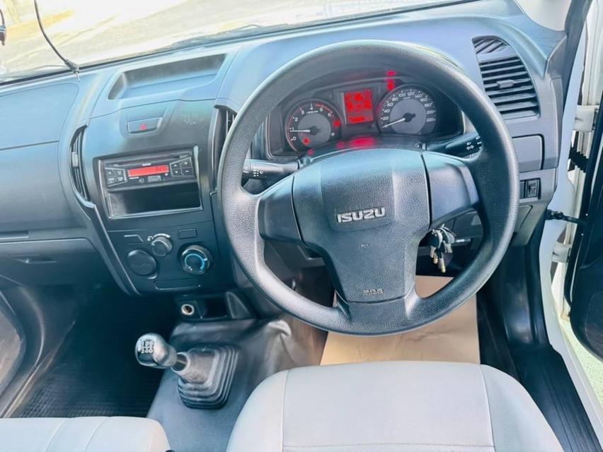 ISUZU D-MAX SPARK ตู้ทึบ ดีเซล เครื่อง1.9cc. เกียร์ธรรมดา ปี2019