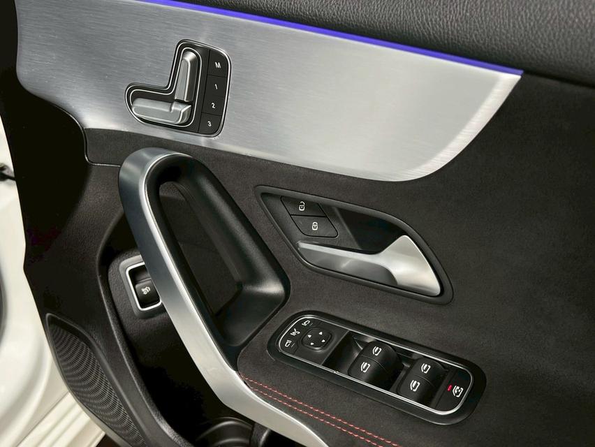 Mercedes-Benz A200 AMG Dynamic Sedan 9