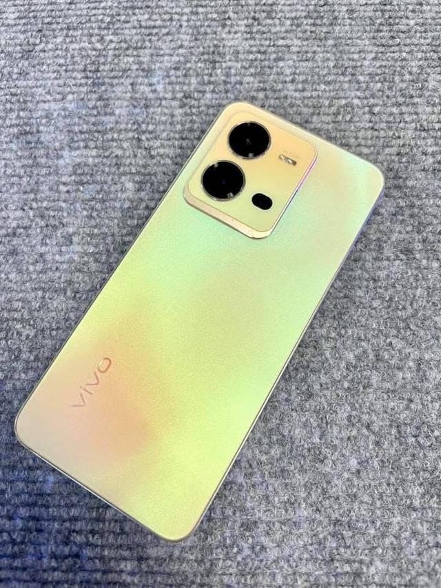 Vivo V25 สีทอง