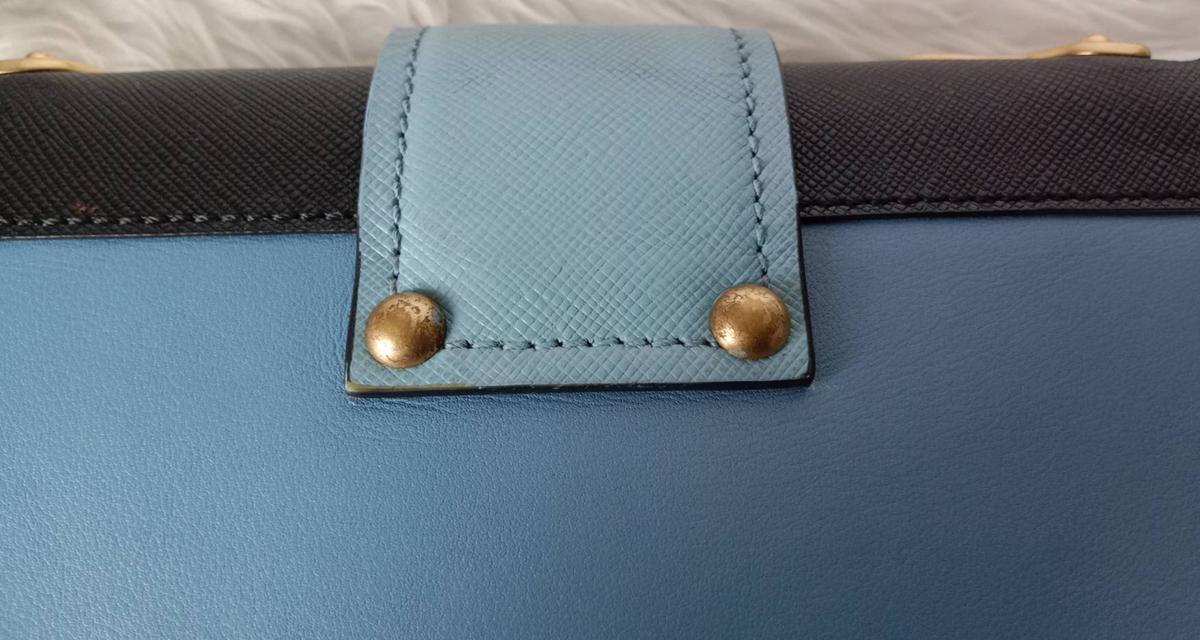 กระเป๋า PRADA Saffiano Shoulder Bag Saffiano leather Blue Gold Auth ar12338A Golden 16