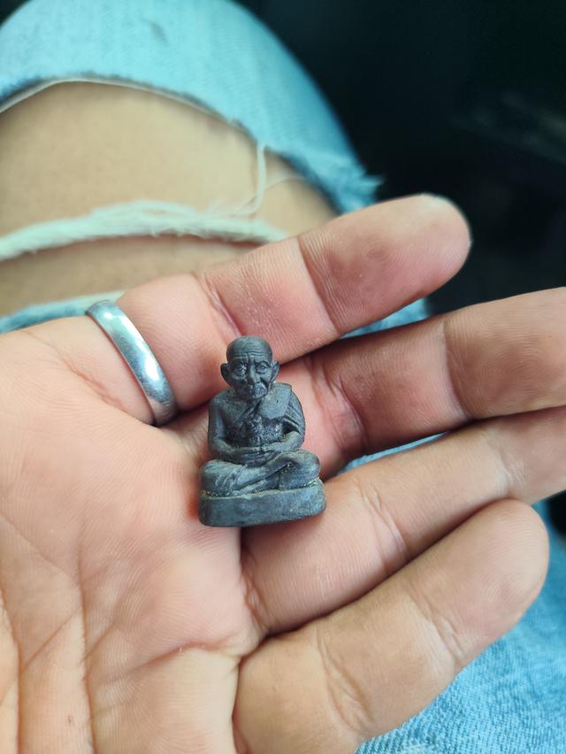 พระหลวงปู่ทวด เนื้ออัลปาก้ารุ่นรหัสใต้ฐานเบตง