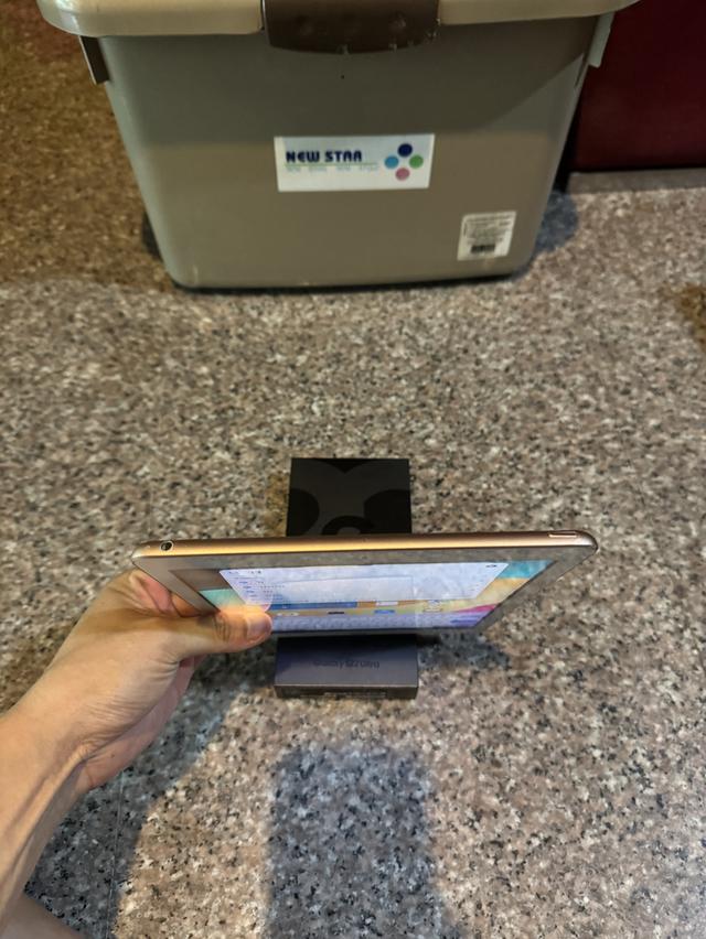 ขายๆๆๆถูกๆๆiPadGen6สีRose Gold 128กิ๊กWifi Only ใช้งานดีทุกๆฟังชั่นสูนTrueทุกๆฟังชั่นรีสโตได้ตลอดไม่มีติดไอคราว Model TH/A  สภาพ: 95% สวยๆๆคับ  ราคา: รูปที่ 3