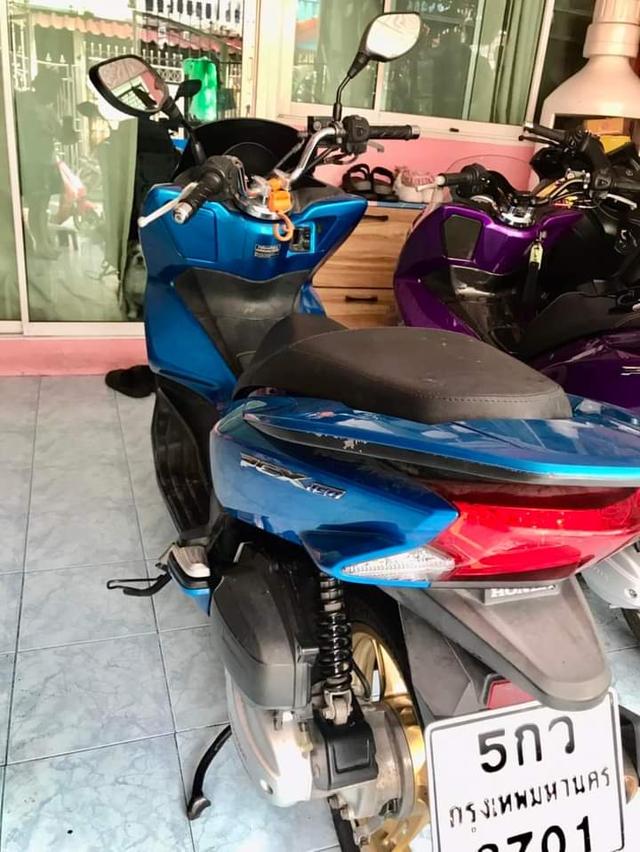 Honda pcx สีน้ำเงิน 2