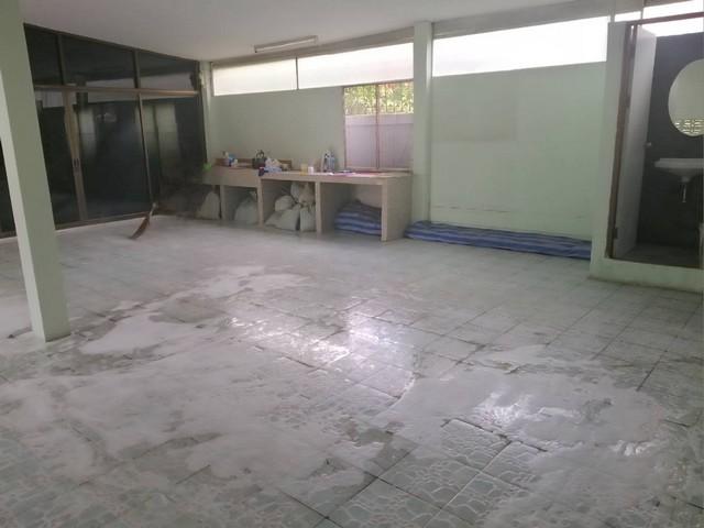 บ้านชั้นเดียว ให้เช่า 100ตรว. เหมาะทำเป็นที่เก็บสินค้า ไลฟ์สด อยู่ถนนสุทธิสาร ใกล้MRTเพียง1กิโล 6