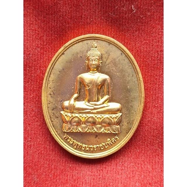 เหรียญพระพุทธนวราชบพิตร เนื้อกะไหล่ทอง หลังตรา ภ.ป.ร. วัดตรีทศเทพ ปี 2554