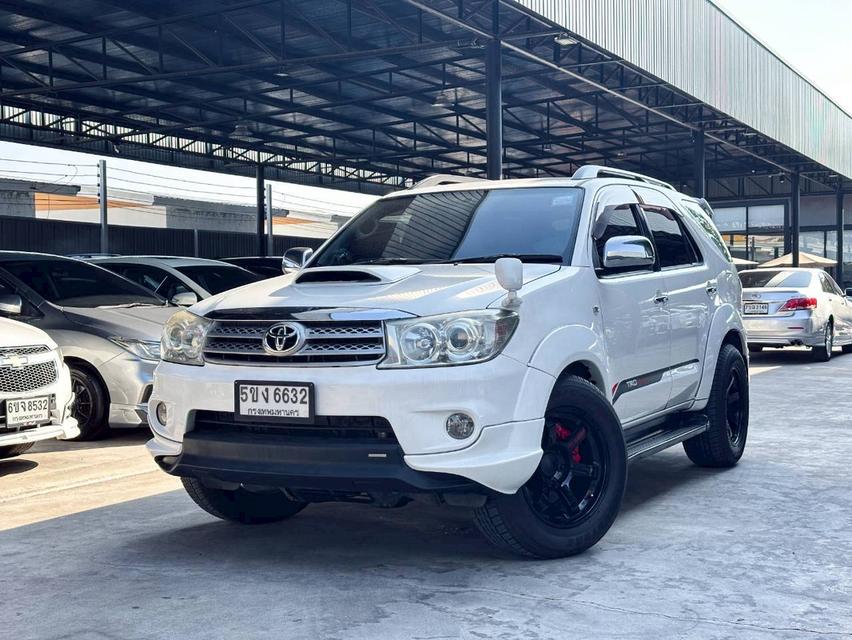 ขายรถ Toyota Fortuner 3.0 TRD Sportivo 4WD ปี 2010 สี ขาว เกียร์ออโต้