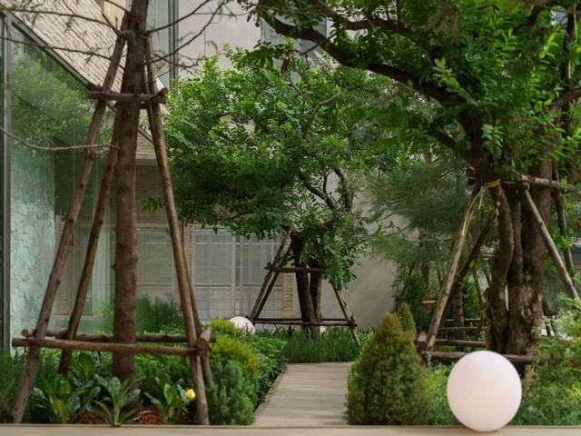 ขายบ้านเดี่ยวสร้างใหม่ 125 ตรว 5 ห้องนอน พร้อมสระว่ายน้ำ สวนขนาดใหญ่ ทำเลริมถนนใหญ่ ถนนสิรินธร ใกล้ทางด่วน ติดสถานีรถไฟฟ