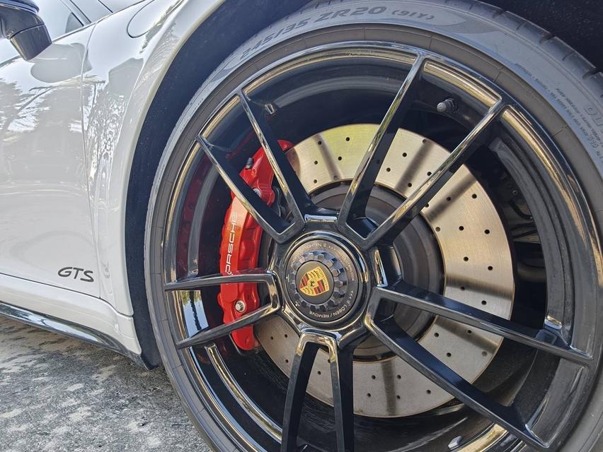 Purche 911 carrera4 GTS 12