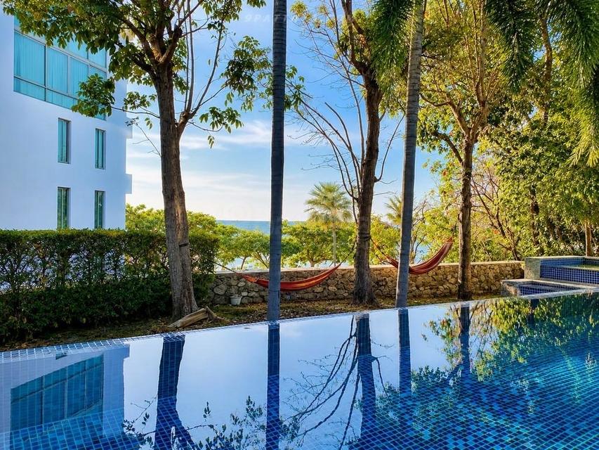 For Rent — Private Beachfront Residence at Wongamat Beach, Na KlueaPrivate beachfront residence for rent in Wongamat, located in a quiet and exclusive 7