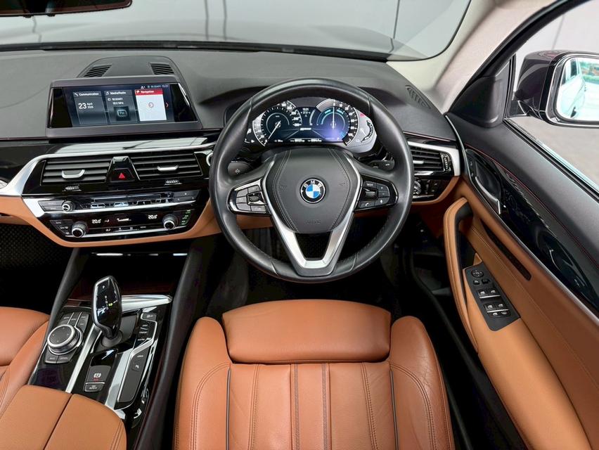 2019 BMW SERIES 5, 530e 2.0 ELITEโฉม G30 ปี17-24 สีเทา Plug-in Hybrid รูปที่ 6