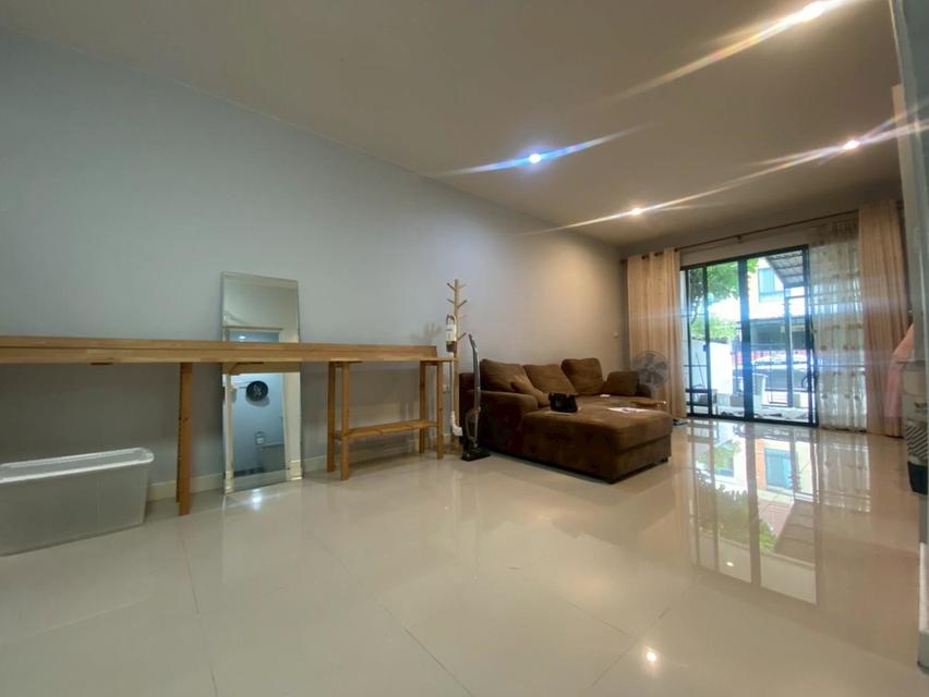 ขายทาว์นโฮม 3 ชั้นโครงการซิกเนเจอร์ วิภาฯ60 ราคางาม 4.5 ล้าน 10