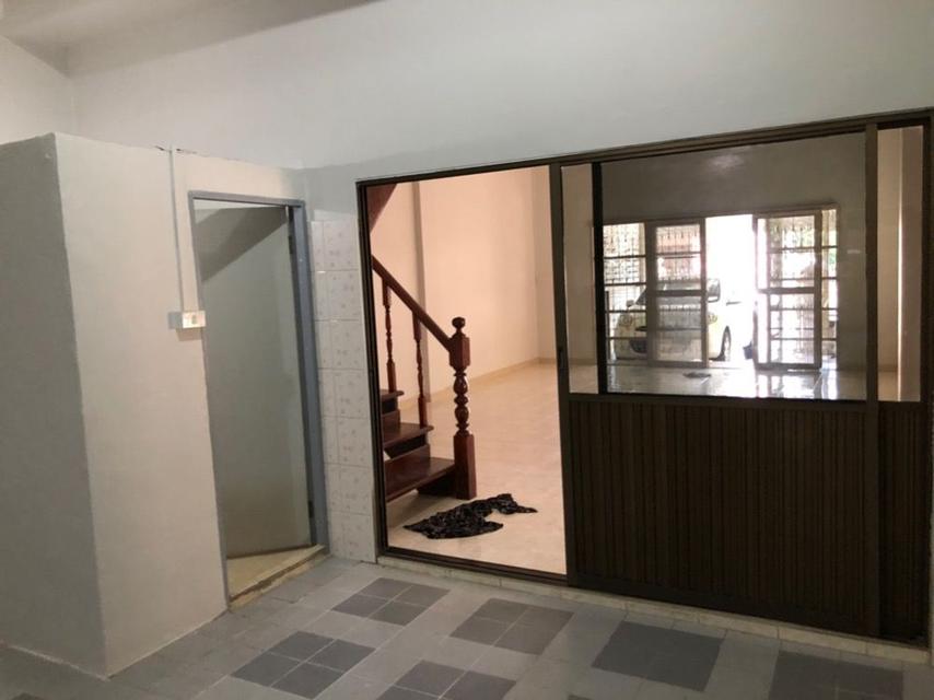 ให้เช่าทาวน์เฮาส์ ศรีชนก พื้นที่ 33 ตร.ว. 2 ชั้น 3 ห้องนอน 2 ห้องน้ำ 2 ที่จอดรถ
