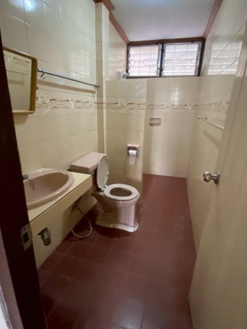 ให้เช่าบ้านเดี่ยว 2 ชั้น เนื้อที่ 90 ตร.วา ซอยรามคำแหง 21 ใกล้ทาว์อินทาว์ พร้อมเฟอร์นิเจอร์ เดินทางสะดวกไปเอกมัย ทองหล่อ ใกล้ทางด่วนมอเตอร์เวย์ โรงเรี 5