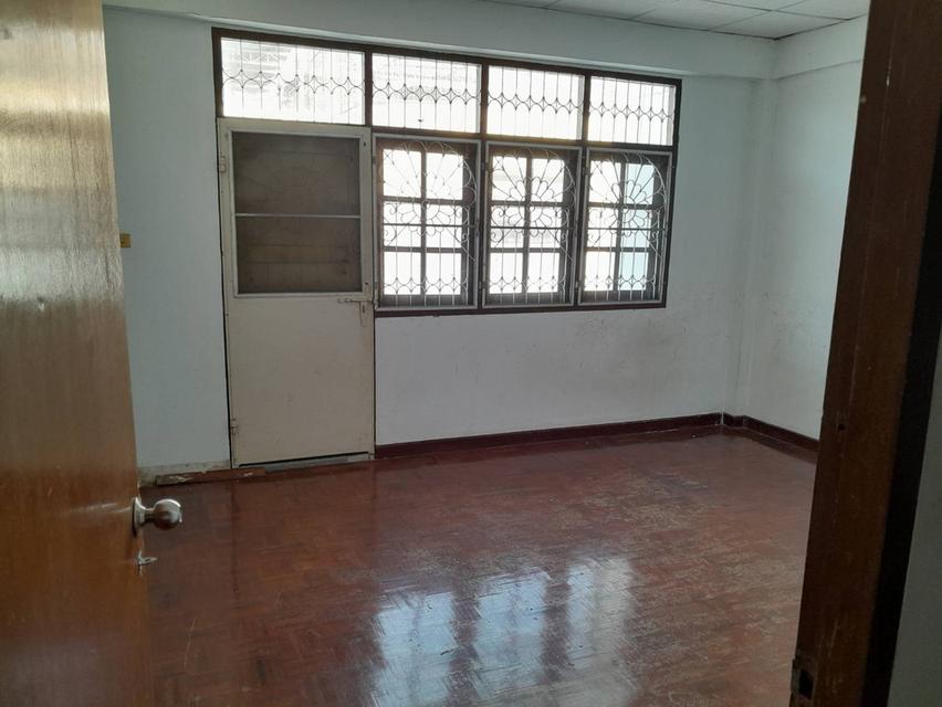 อาคารพาณิชย์ 4 ชั้นครึ่งพร้อมดาดฟ้า 3