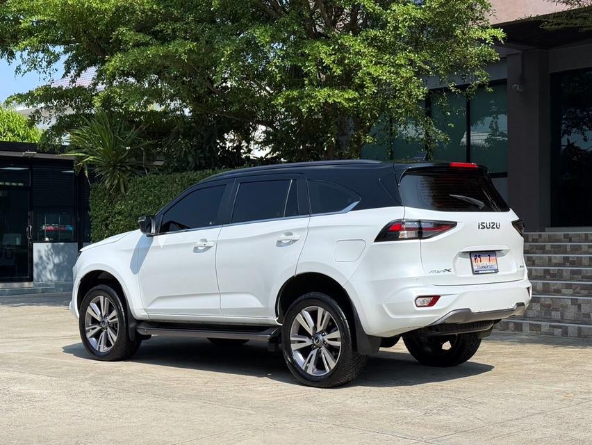 2024 ISUZU MU-X 3.0 ULTIMATE 4WD รถมือเดียวออกป้ายแดง รถวิ่งน้อยเพียง2X,XXX KM เข้าศูนย์ทุกระยะ ไม่เคยมีอุบัติเหตุครับ รูปที่ 5