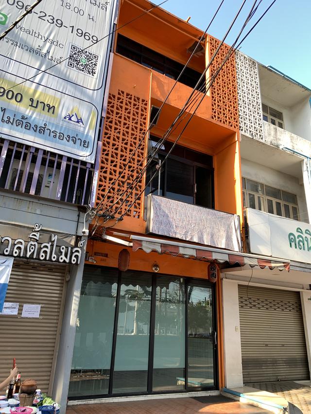 ่ขาย ตึกแถวอาคารพาณิชย์ 3 ชั้น ทำเลดี ติดสถานีรถไฟฟ้า บางหว้า ราคาต่อรองได้ 1