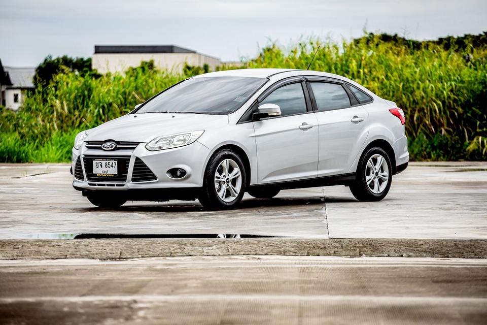 Ford focus 1.6 Sedan ปี 2012 สีเทา  10