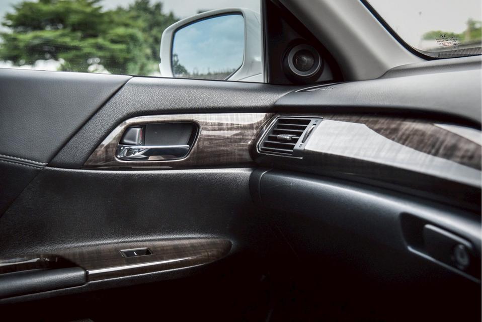 Honda Accord 2.0 E AT 2017 รถสวย พร้อมขับ 2