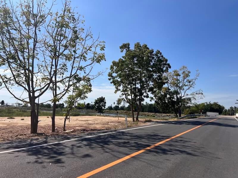 ที่ดิน บ่อนอก ประจวบคีรีขันธ์ติดทะเล 50 ตรวา ผ่อนได้  18