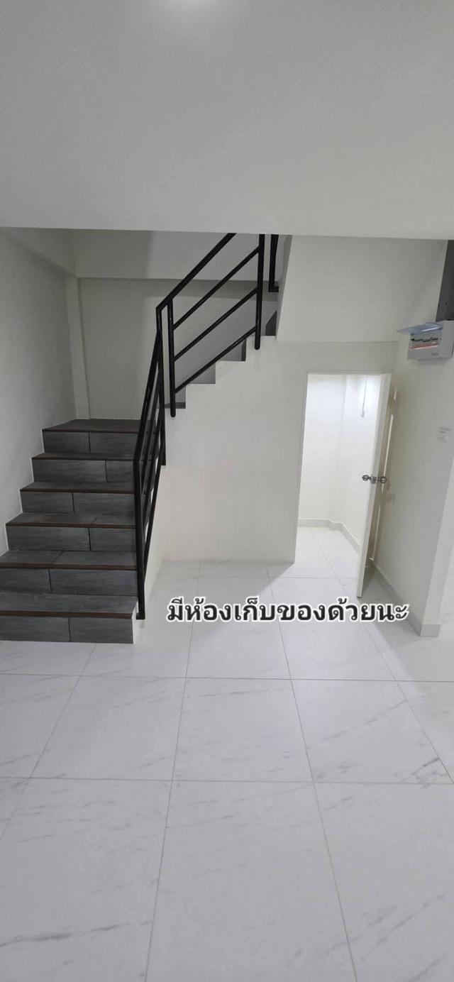 รีโนเวทใหม่ทั้งหลัง! ทาวน์โฮม 3 ชั้น 4 ห้องนอน ใกล้ MRT สายสีชมพู พร้อมเข้าอยู่ 9