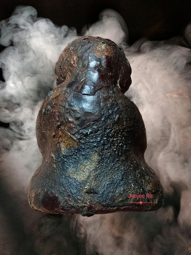 พระปิดตาพิมพ์ปั้นเนื้อผงคลุกลักะ่อแก้ววัดปากทะเลหรือพระแก้ววัดเครือวัลย์ในยุคต่อมา