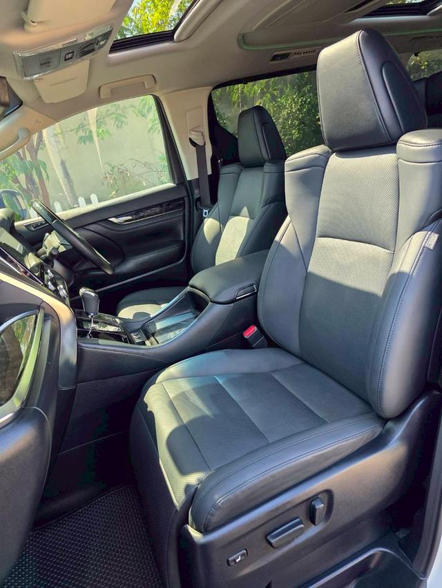 Toyota ALPHARD SC สีขาว ปี 2024 ไมล์ 30,000 กม. 9