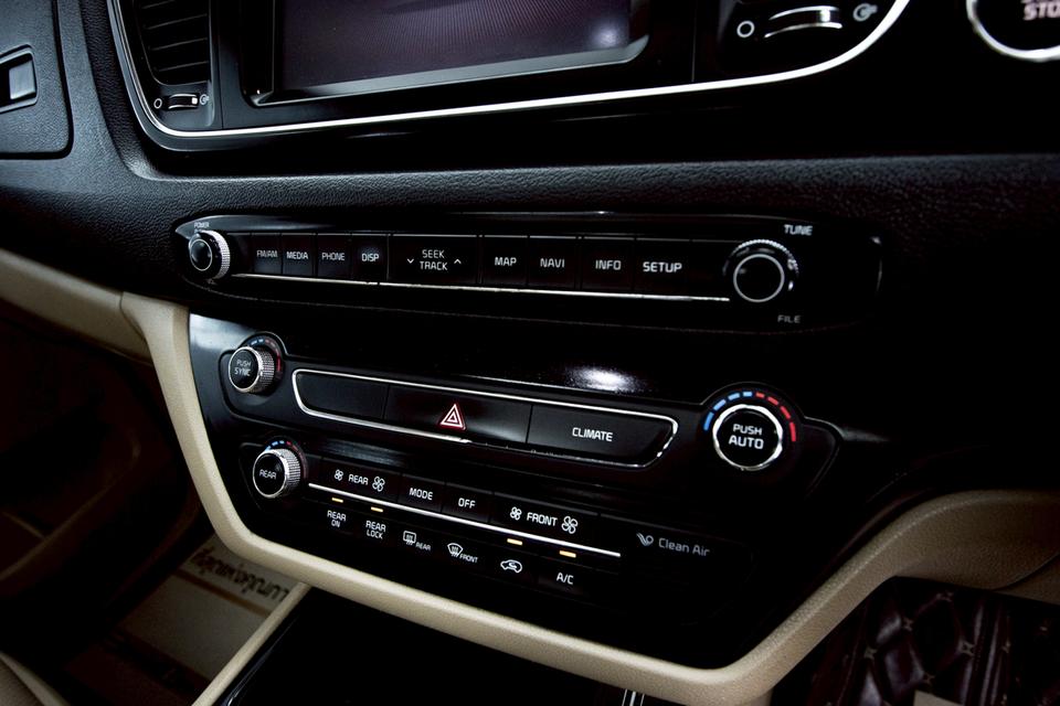 KIA GRAND CARNIVAL 2.2 SXL  2019  13