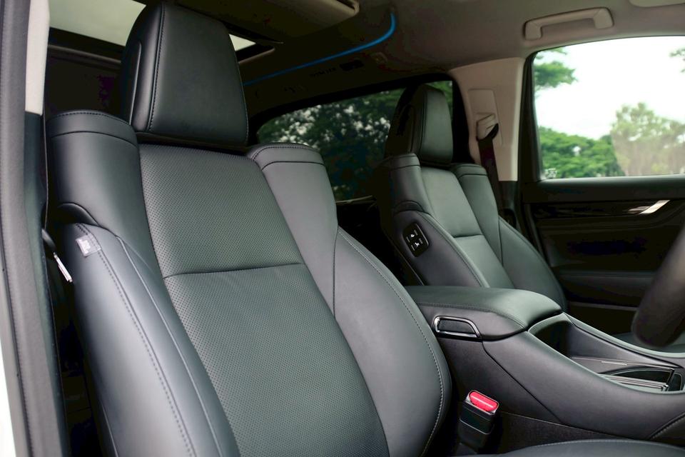 Toyota Alphard 2.5 SR-C Package ปี 2022 สีขาว ไมล์น้อย รถสวยพร้อมใช้สุด รูปที่ 12