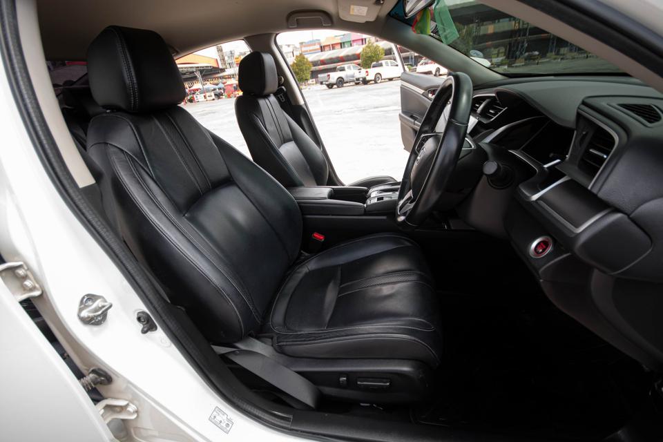 Honda civic 1.8 EL เบนซิน AT ปี 2016 ตัวท๊อป สีขาว 4