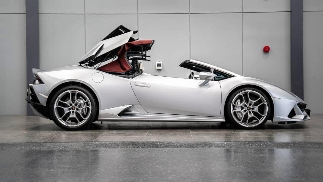 Lamborghini Huracan Evo Spyder AWD สีบลอนด์ 4