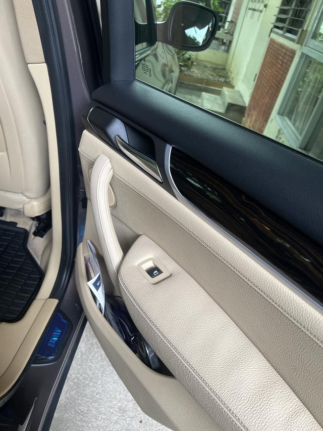 รถยนต์ BMW X3 ปี 2012 รถบ้าน ใช้มือเดียวตั้งแต่ออกป้ายแดง ไมล์ 71570 ใช้น้อบ เข้าศูนย์ BMW ตลอด ประกันชั้น 1 ยังเหลือ 10 เดือน เพิ่งเปลี่ยนช่วงล่าง 8