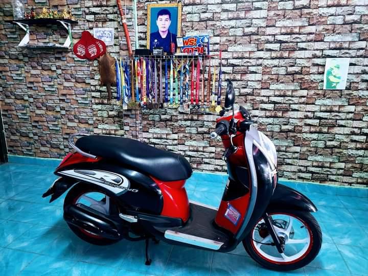 Honda scoopy i สีดำแดง 3