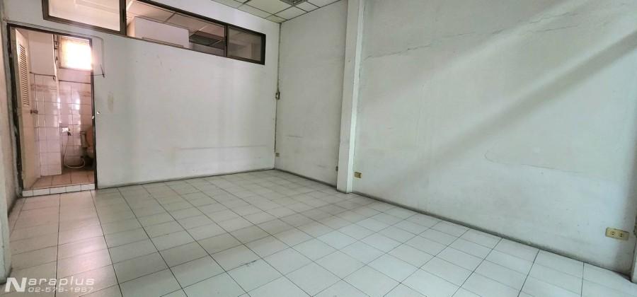 . 69030150 : ขายอาคารพาณิชย์ 5 ชั้น พร้อมต่อเติมดาดฟ้า บนที่ดินรวม 24.7 ตร.ว. ย่านวังบูรพา ใกล้ Mega Plaza และ ดิโอสยาม พลาซ่า อยู่ในทำเลธุรกิจ การค้า 14