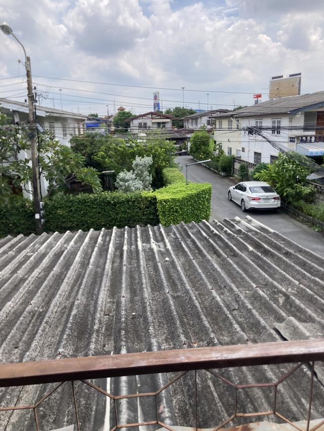 ขายด่วนบ้านเดี่ยว 2 ชั้น รามอินทรา 34แยก 13(บ้านมุม)  4 นอน 2 น้ำ ใกล้ถนนใหญ่-ทางด่วน- BTS สีชมพูและสีเทา(อนาคต)  ราคา ลดสุด 2.6ล้บ. (จาก 3.2 ลบ.๗ 10