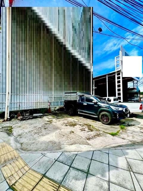 เซ็นทรัล ปิ่นเกล้า 1กม. ให้เช่าอาคาร 2คูหา 4.5ชั้น หลังมุม 68ตร.วา. MRTสิรินธร2กม. 1,060ตร.ม. โชว์รูม ถ.บรมราชชนนี-สิริน 4