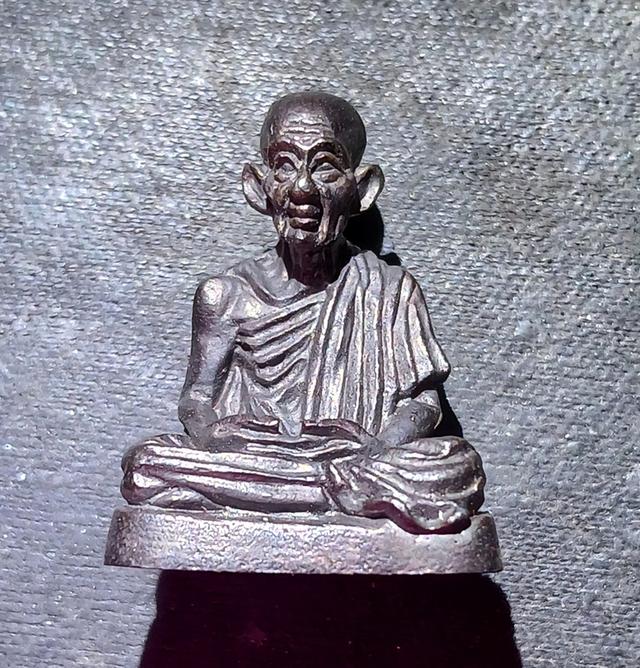 รูปหล่อหลวงพ่อเกษมรุ่นสารพัดดีปี 35