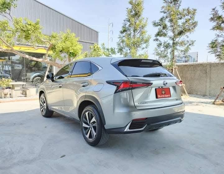 ขาย Lexus NX 300h สีสวย 4