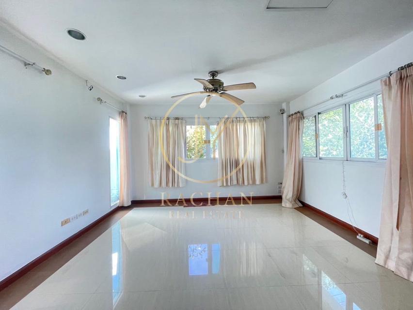 B69-302 ขายด่วน บ้านเดี่ยว 2 ชั้น หลังมุม หมู่บ้านลัดดารมย์ รัตนาธิเบศร์ เนื้อที่ 89 ตร.ว พื้นที่ใช้สอย 300 ตร.ม 4 ห้องนอน 3 ห้องน้ำ 1 ห้องครัว 12