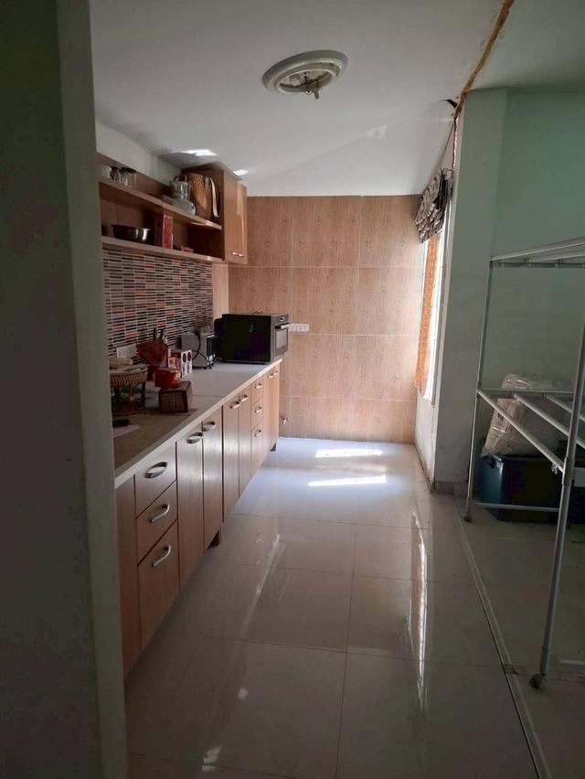 บ้านหลังมุม 50.1 ตร.วา ในศรีราชา เพียง 3.15 ล้าน มีสนามหญ้าข้างบ้าน จอดรถ 2 คัน 6