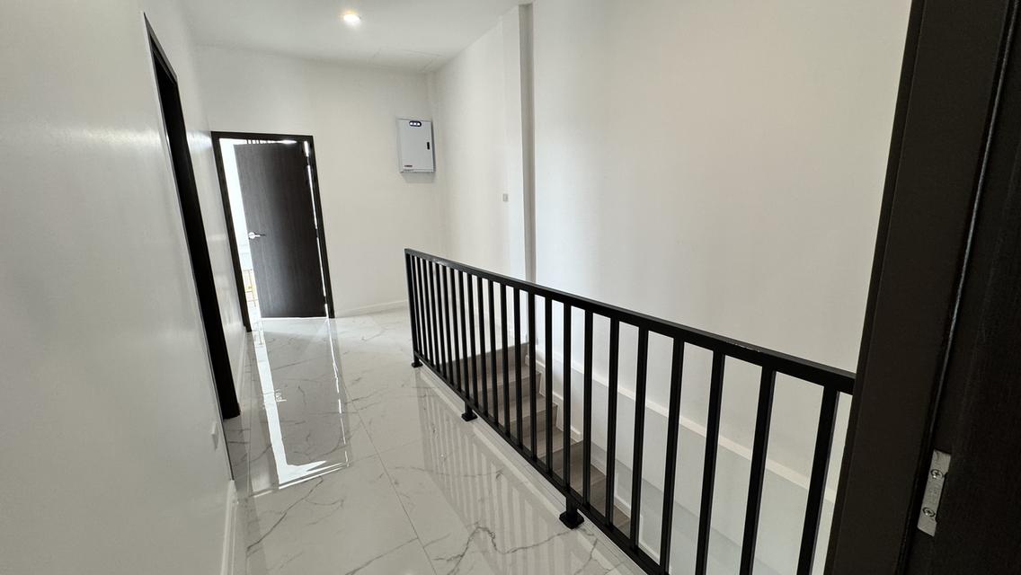 โครงการใหม่ Narit Ville ทาวน์โฮม 2 ชั้น 4 ห้องนอน 4 ห้องน้ำ 5
