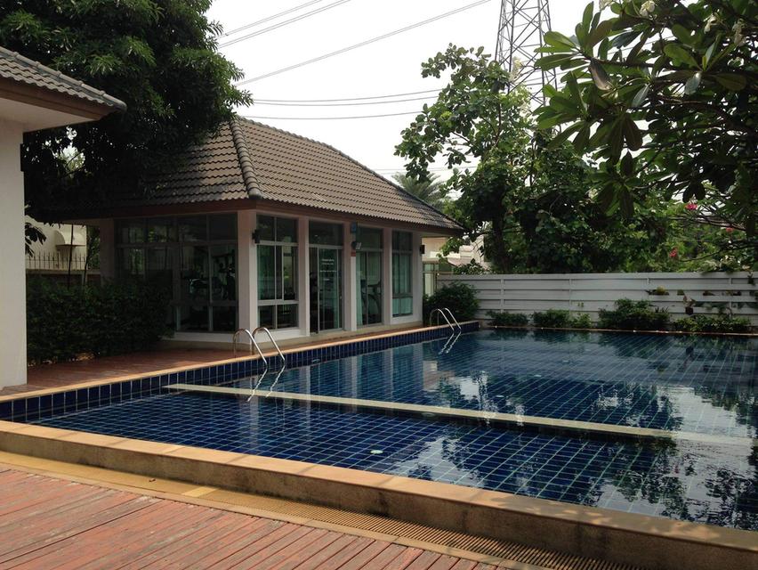 ขายถูก ราคาพิเศษ ทาวน์โฮม 2 ชั้น หมู่บ้าน วิสต้า อเวนิว ซ.เพชรเกษม 81 17