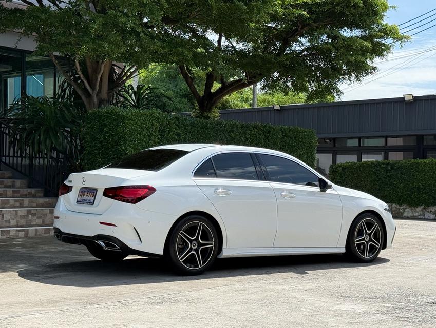2025 BENZ A200 AMG DYNAMIC FACELIFT รถมือเดียวออกป้ายแดง สภาพป้ายแดง รถวิ่งน้อยเพียง 20,000 กม เข้าศูนย์ทุกระยะ รถไม่เคยมีอุบัติเหตุครับ รูปย่อยที่ 3