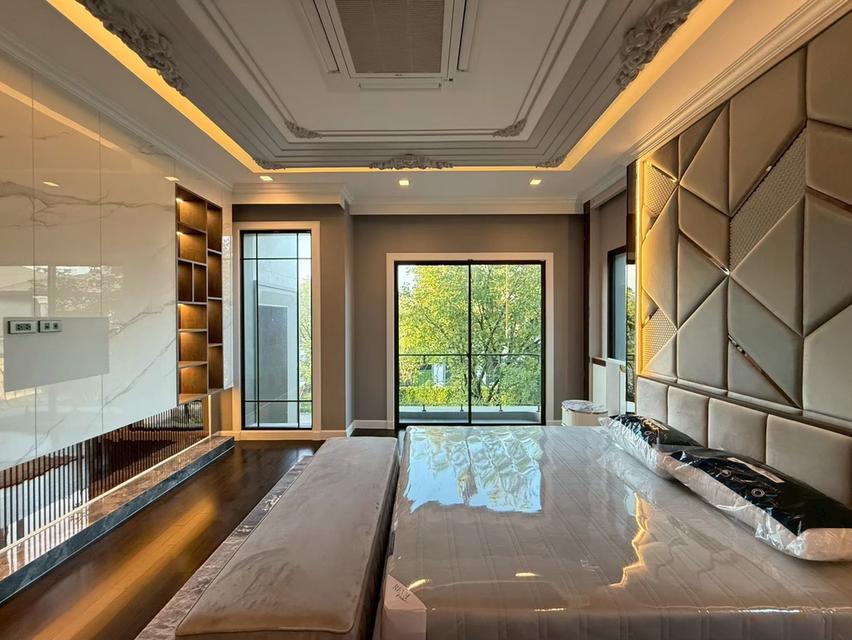 ขายหรือให้เช่าบ้านเดี่ยวสุดหรู 2 ชั้น แกรนด์บางกอกบูเลอวาร์ด กรุงเทพกรีฑา เลี้ยงสัตว์ได้ ตกแต่งจัดเต็ม คลองสามประเวศ เขตลาดกระบัง 8