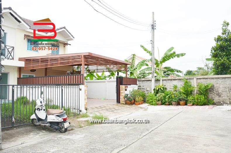 ทาวน์เฮาส์ หลังริม หมู่บ้าน ลานมณี ซอยสายไหม 55 เนื้อที่ 31.4 ตรว. ถนนสายไหม แขวงสายไหม เขตสายไหม กรุงเทพฯ 2