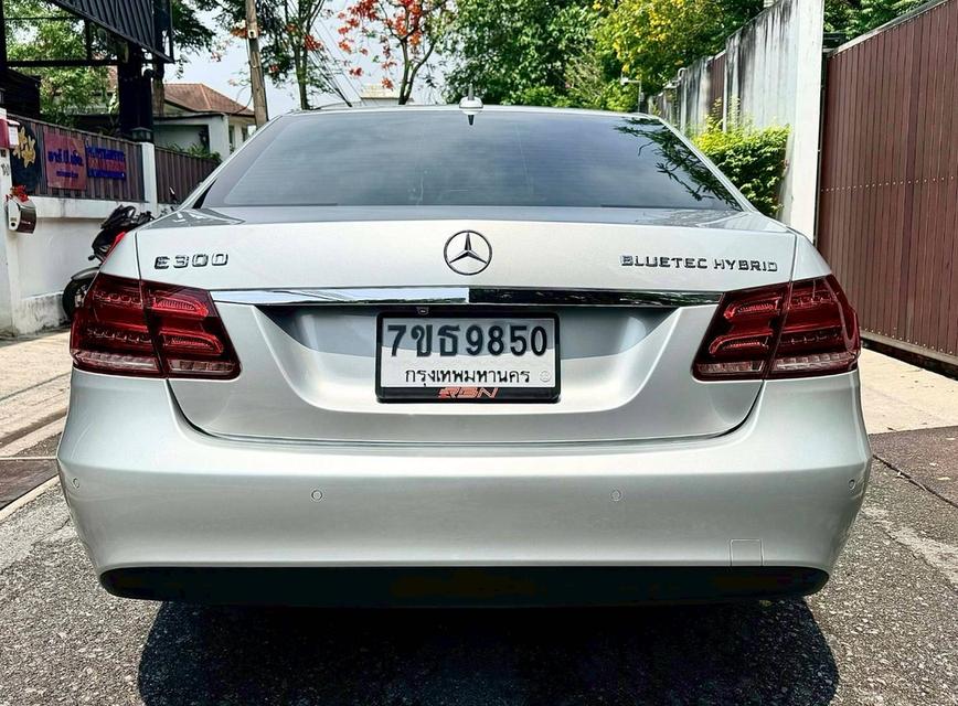 Mercedes Benz E300 Bluetec Hybrid Exclusive ปี 2013ราคา 390,000 รถมือเดียวป้ายแดง ใช้ไป 30,000 km รูปย่อยที่ 4