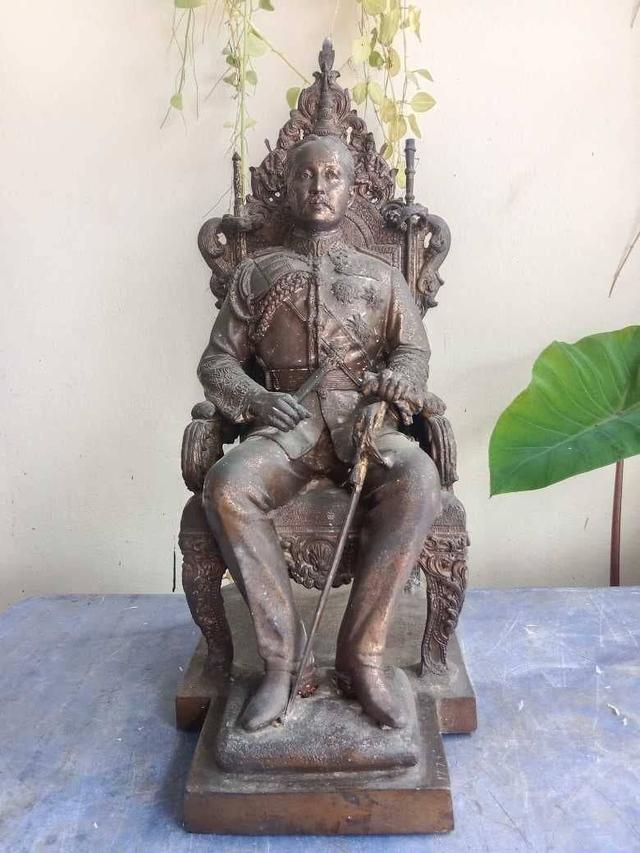 578.พระบรมรูปหล่อในหลวงรัชกาลที่ 5 พระบาทสมเด็จพระปรมินทรมหาจุฬาลงกรณ์ พระจุลจอมเกล้าเจ้าอยู่หัว ทรงประทับนั่งบัลลังก์ 2