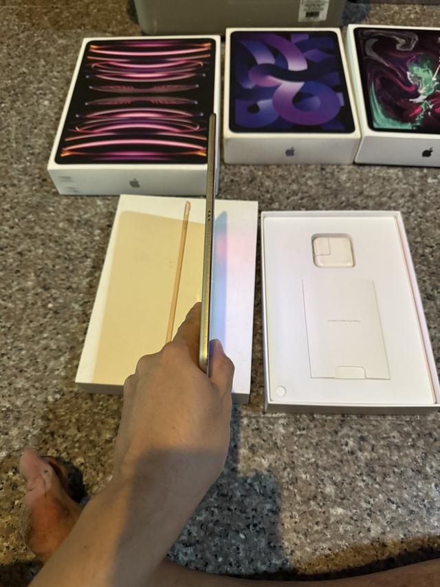 ขายๆๆๆถูกๆๆiPadPro9.7สีGold32กิ๊กWifi Celluer ใส่ซิมได้มีกล่องอีมี่ตรงใช้งานดีทุกๆฟังชั่นสูนTrueทุกๆฟังชั่นรีสโตได้ตลอดไม่มีติดไอคราว Model TH/A สภา 5