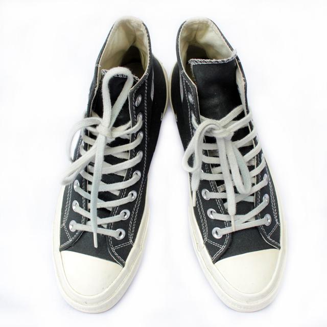 CONVERSE ผ้าใบหุ้มข้อมือสอง สีดำ ลายแดง สภาพเหมือนใหม่ จัดส่งฟรี!!! เก็บปลายทาง